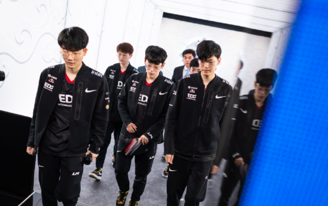 但更需要持 但更需要持